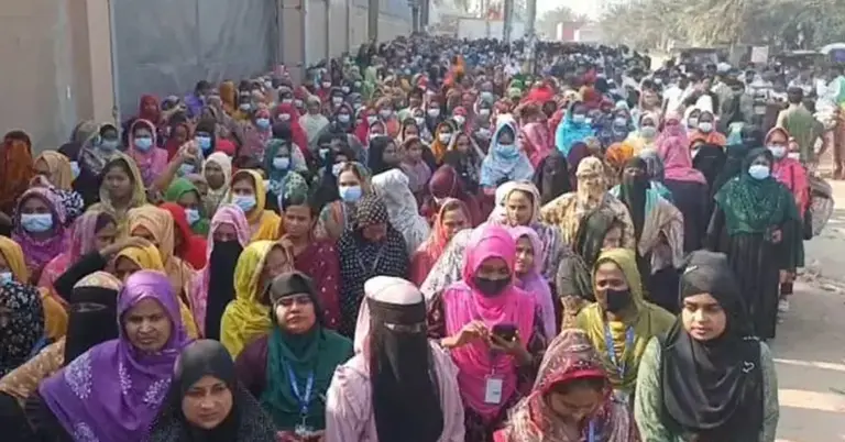 কারখানায় চলছে চতুর্থ দিনের মতো কর্মবিরতি